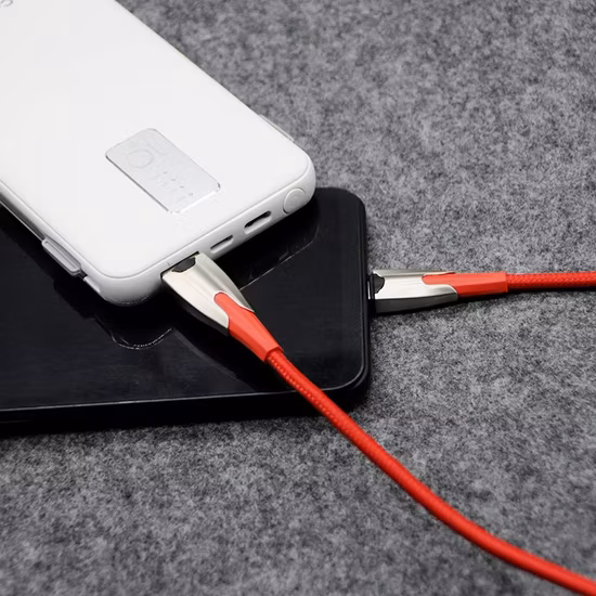 Línea de datos de venta caliente de fábrica Cable USB de diseño especial Cable de carga micro Android Línea de carga de teléfono móvil súper rápida con alta velocidad de carga 2.4A